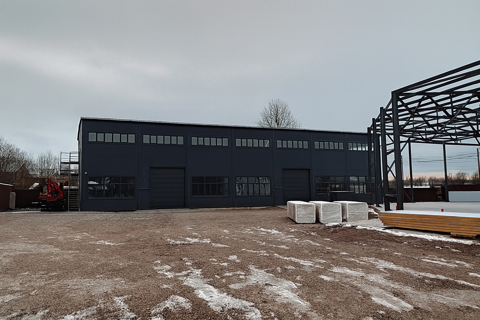 Поставка и монтаж трехслойных сэндвич-панелей - фото