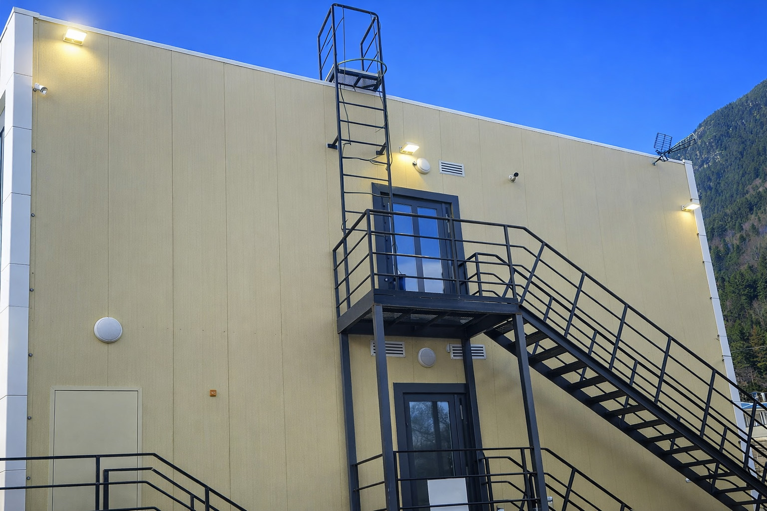 Модульная гостиница площадью 1 357 кв. м - фото