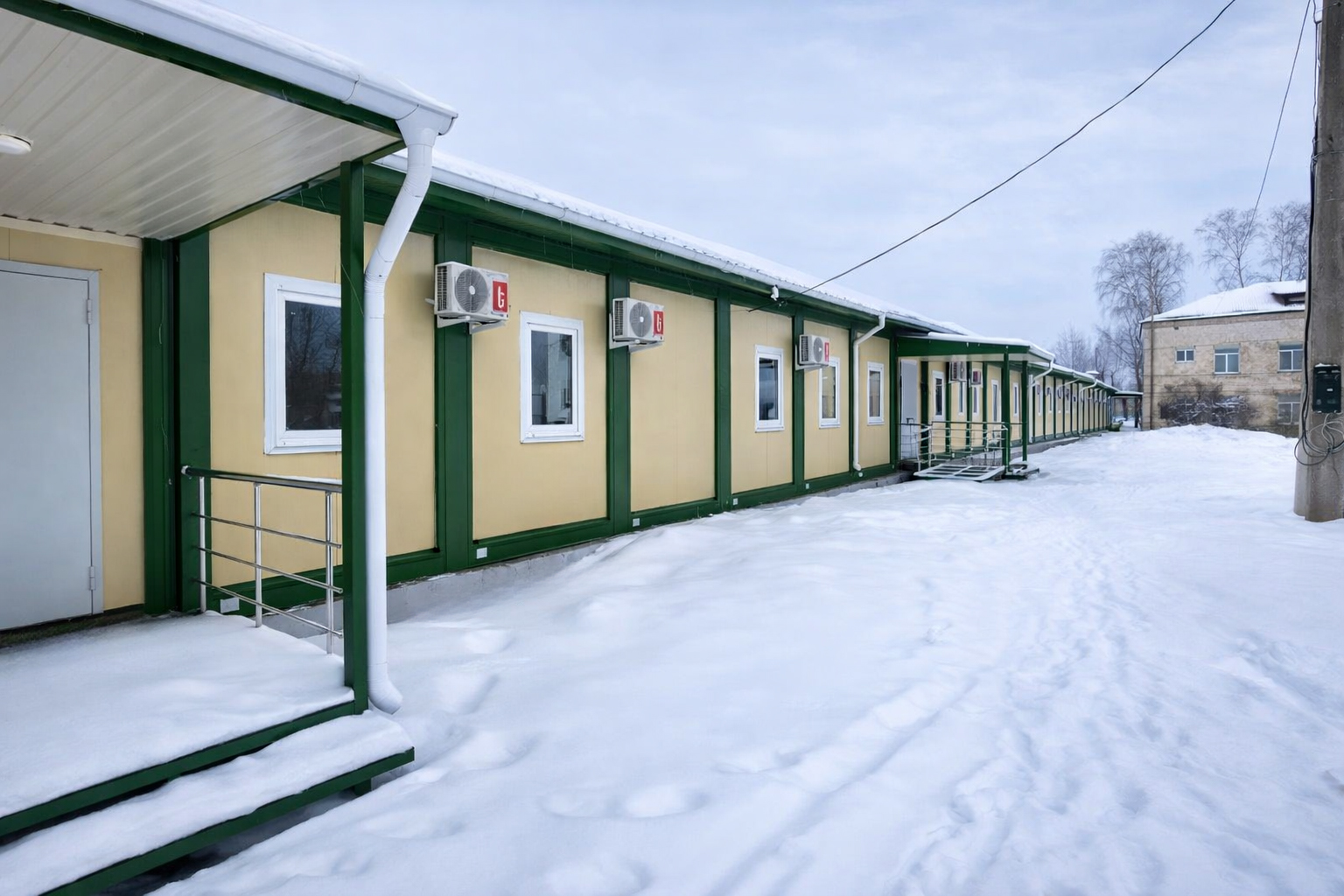 Одноэтажная поликлиника на базе модульных конструкций - фото