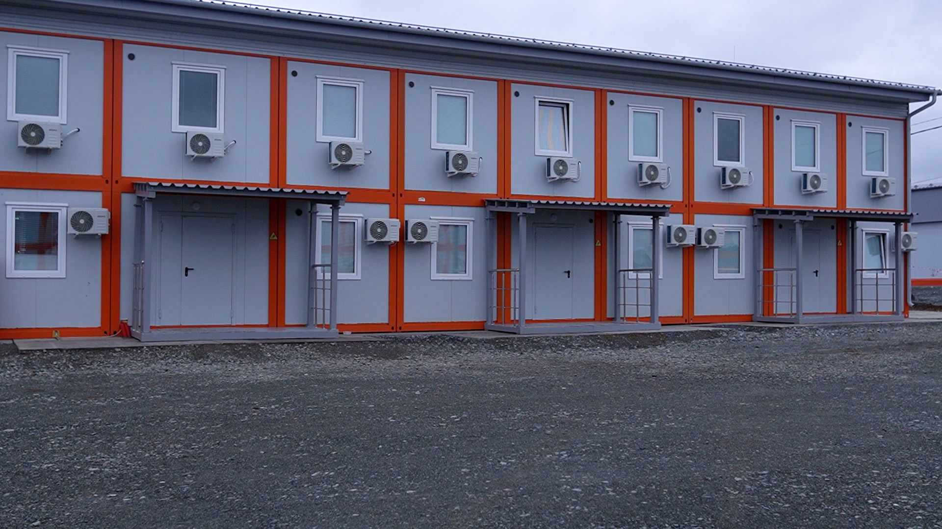 Рабочий поселок для строительной компании - фото