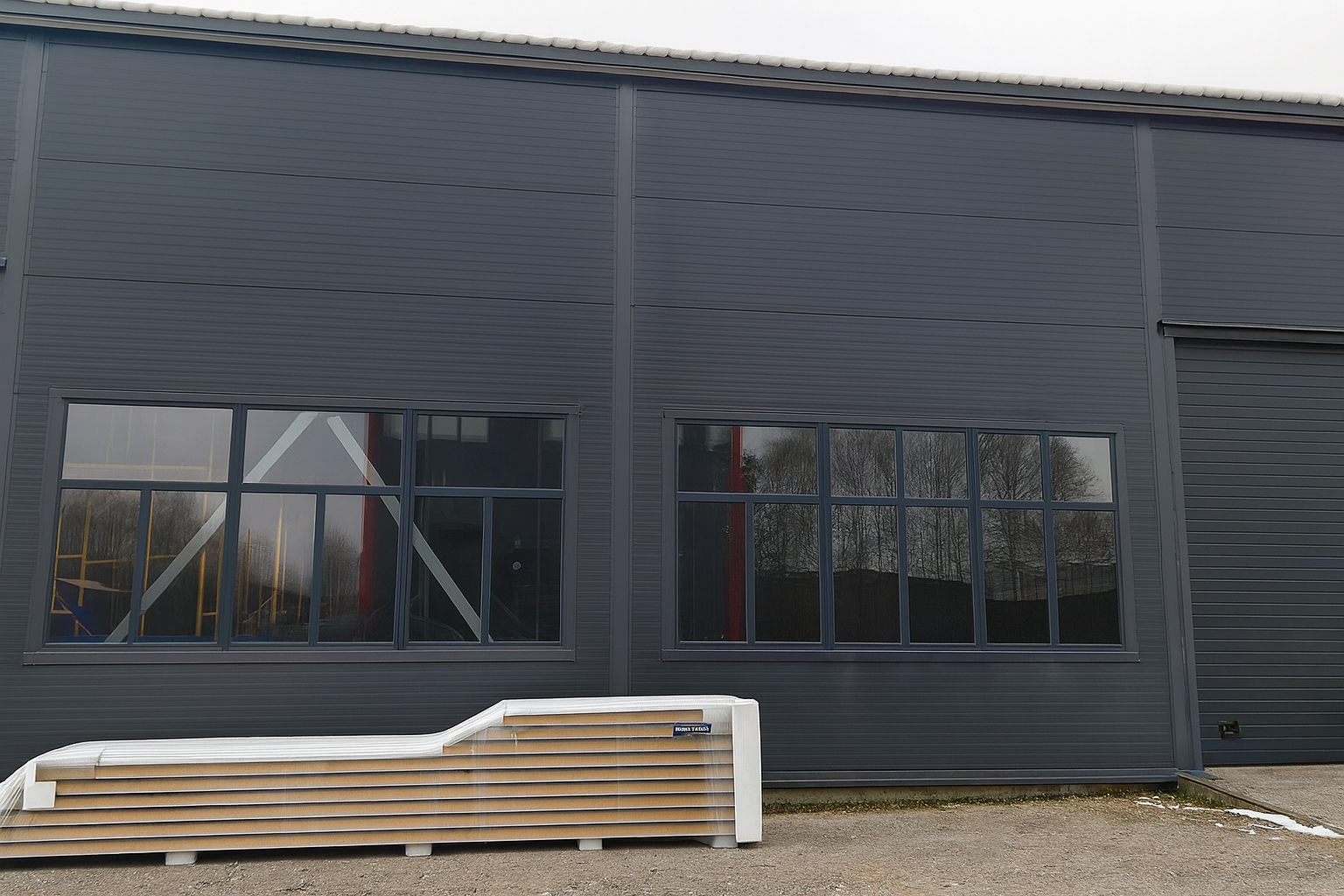 Поставка и монтаж трехслойных сэндвич-панелей - фото