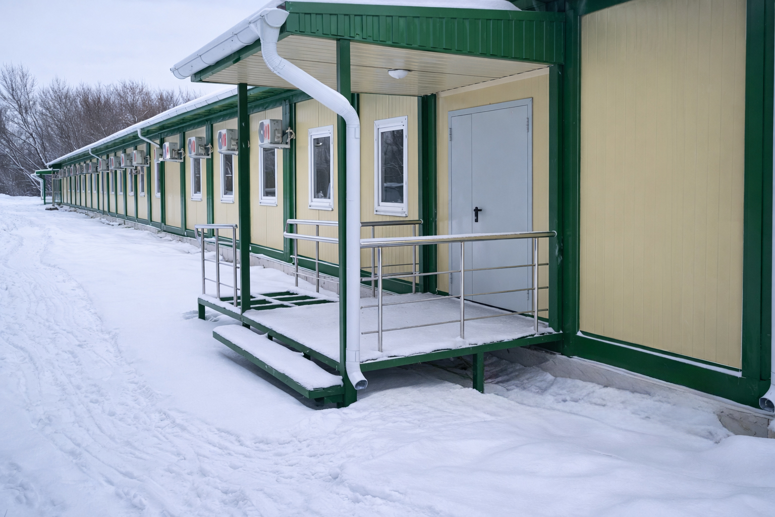 Одноэтажная поликлиника на базе модульных конструкций - фото
