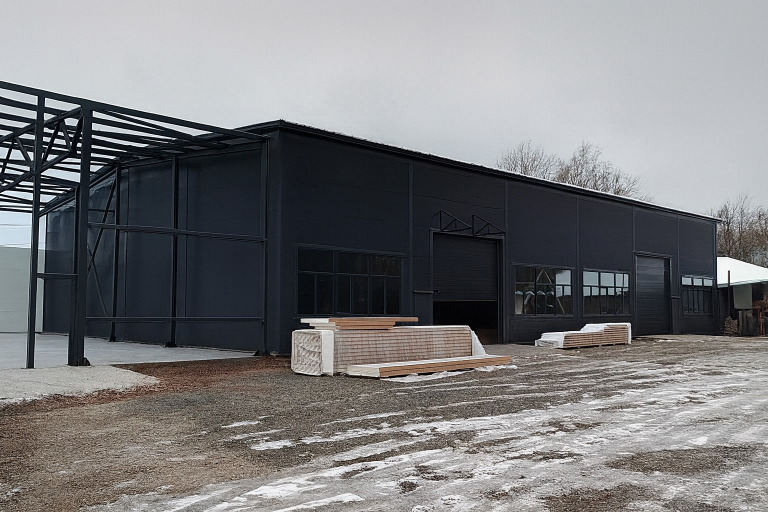 Поставка и монтаж трехслойных сэндвич-панелей - фото