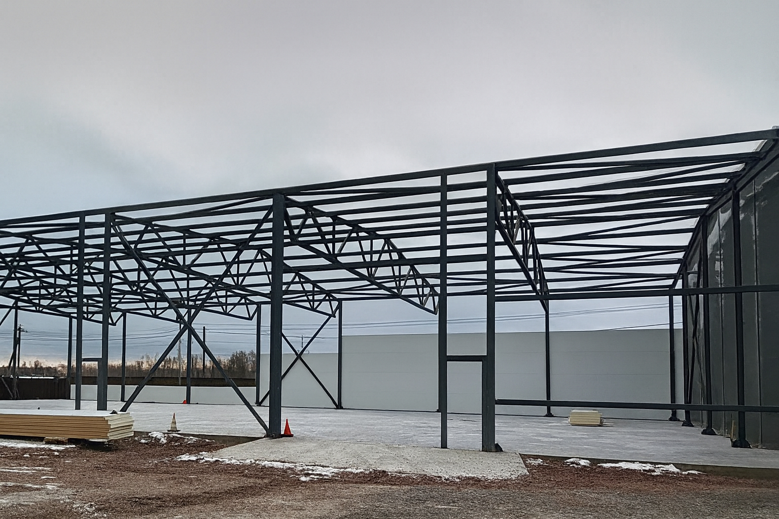 Поставка и монтаж трехслойных сэндвич-панелей - фото