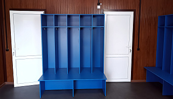 Раздевалка для футбольного клуба - фото