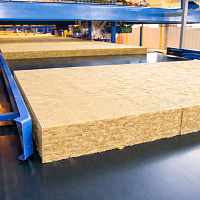 Не оседает ли минеральная вата в сэндвич-панелях?