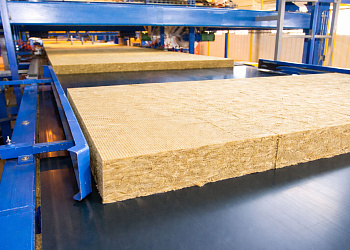 Не оседает ли минеральная вата в сэндвич-панелях?