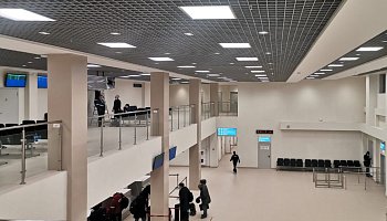 Здание аэропорта - фото
