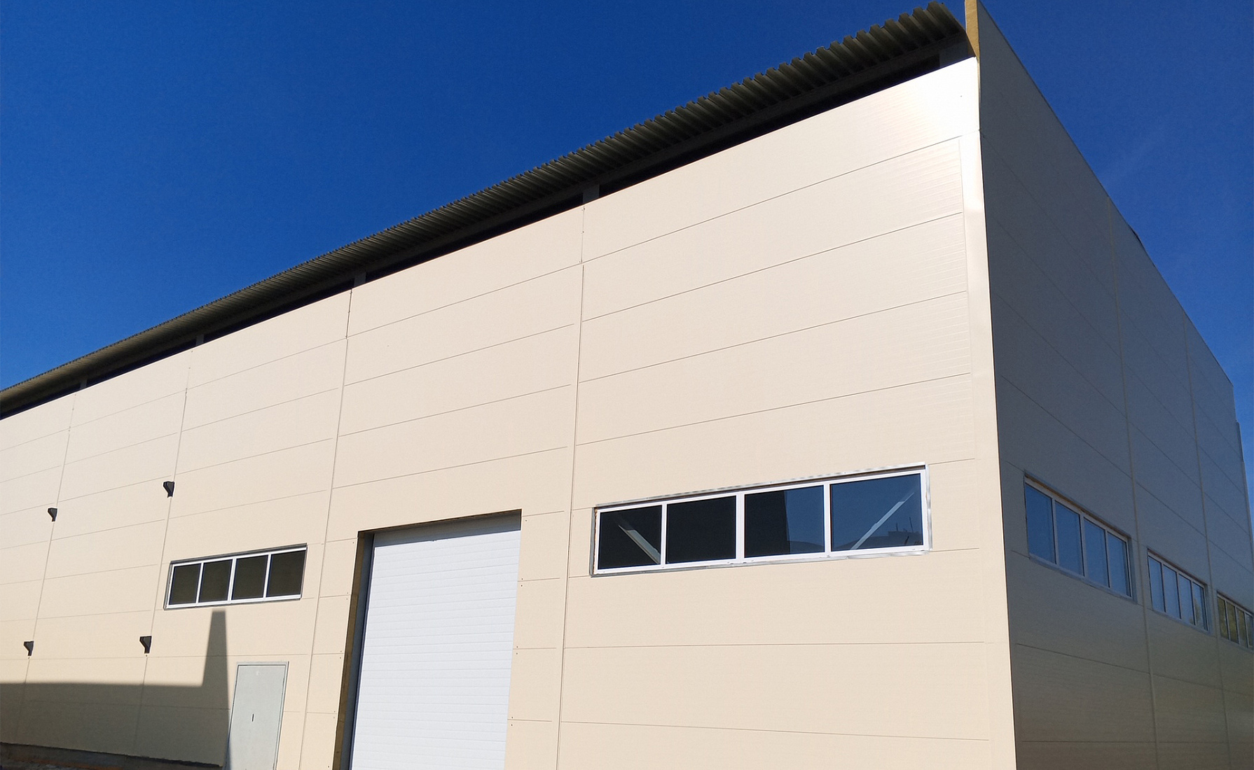 Поставка панелей для строительства производственно-складского комплекса - фото