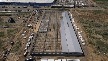 Поставка панелей из минеральной ваты для строительства фабрики - фото