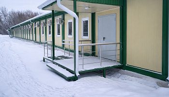 Одноэтажная поликлиника на базе модульных конструкций - фото