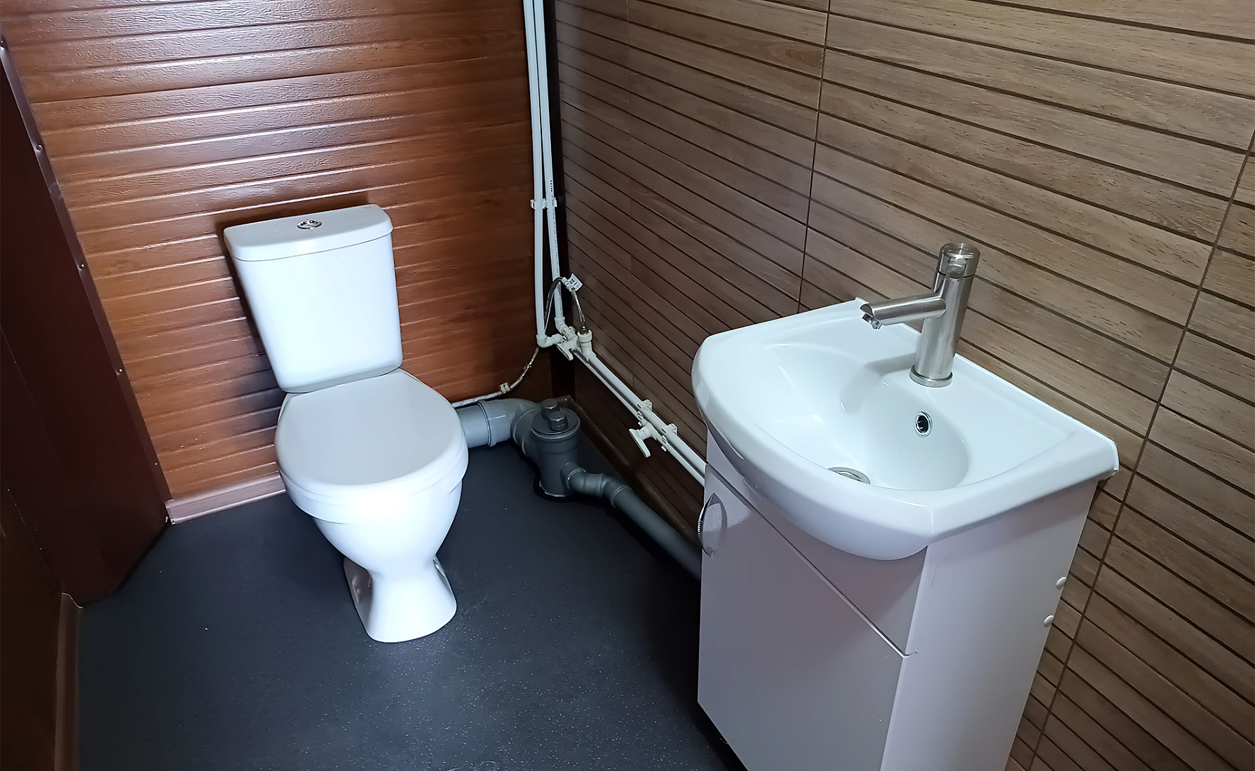 Раздевалка для футбольного клуба - фото