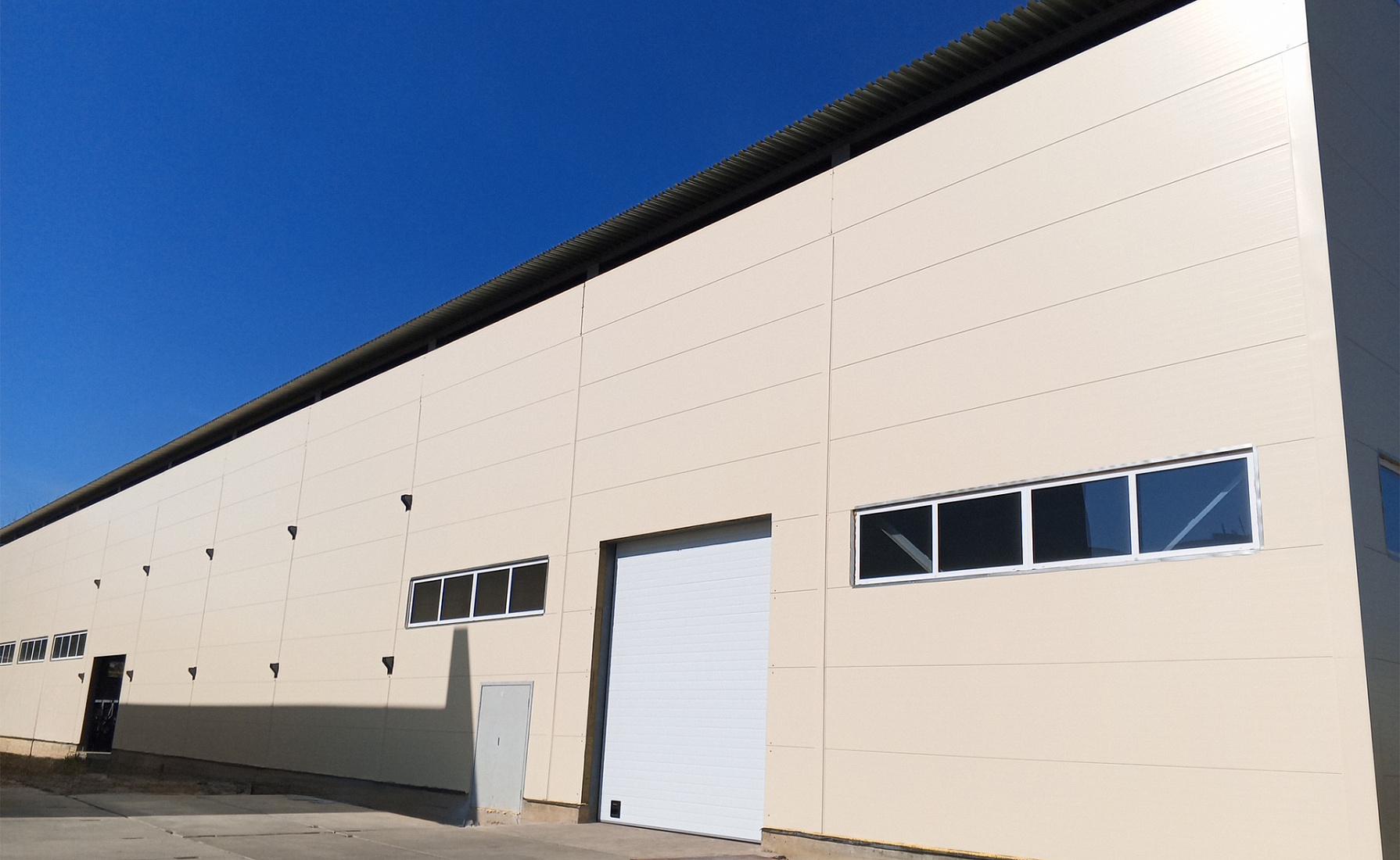 Поставка панелей для строительства производственно-складского комплекса - фото