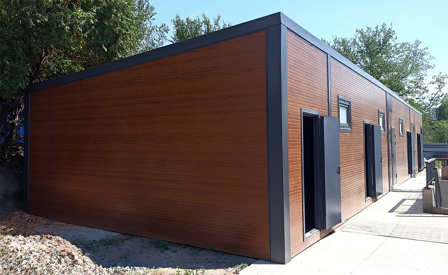 Раздевалка для футбольного клуба - фото